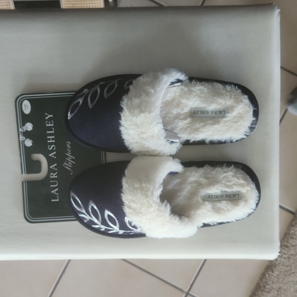 Laura Ashley House Slippers/L 8-9 NWOT